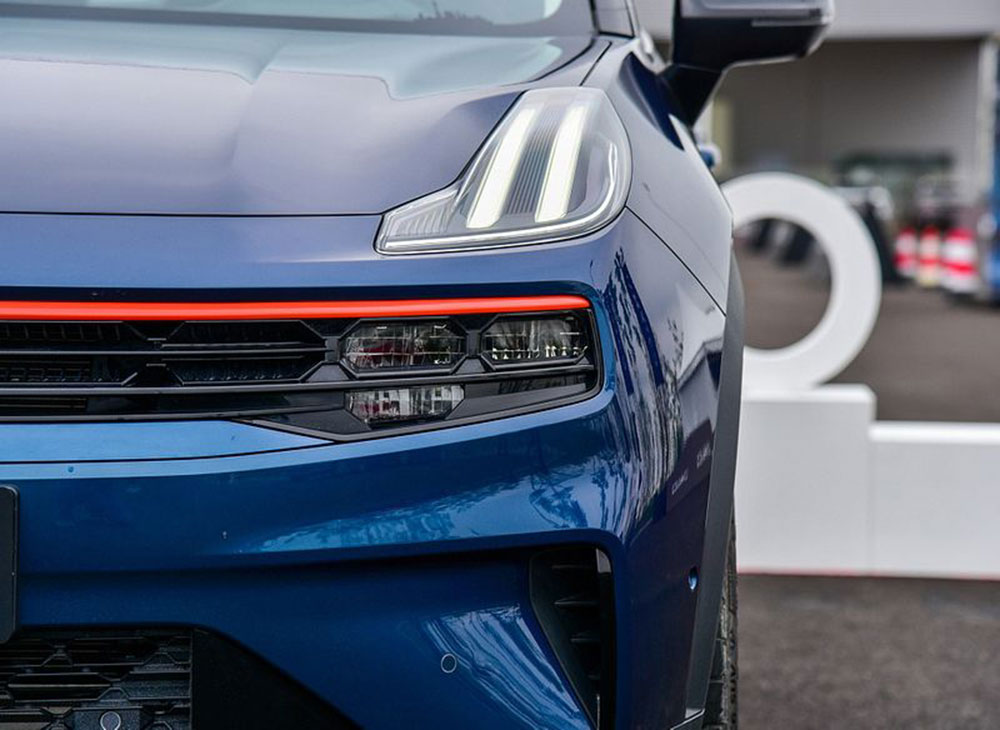 Lynk & Co 06